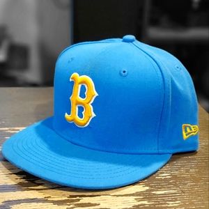 New Era 59fifty UCLA Bruins hat in size 7 1/2 🐻